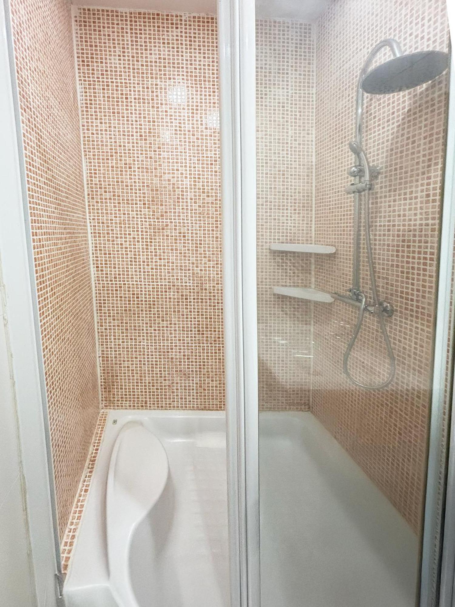 Comodas En Piso Amplio Pensión
